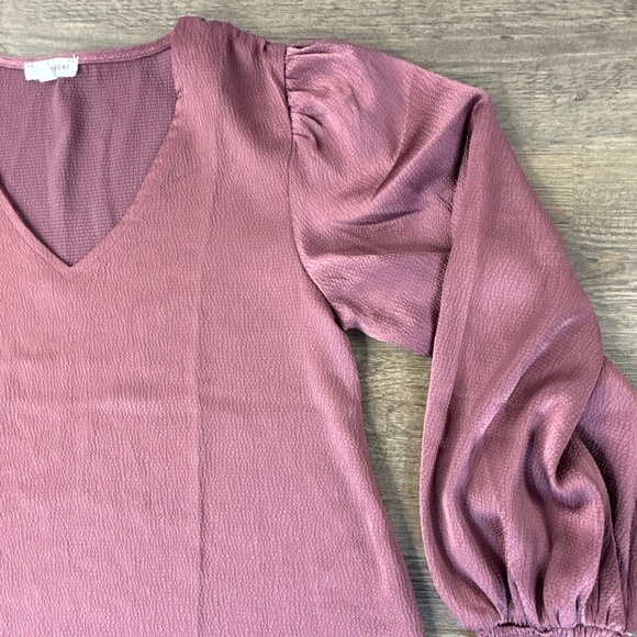 Blu Pepper Women’s Dusty Rose V-Neck Silky Puffy Sleeve Blouse, size Small - Picture 5 of 12